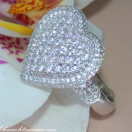 Opulent Diamond Heart Ring (2,36 ct.)