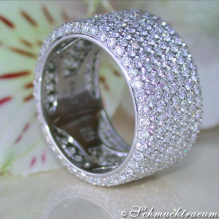 Extra Wide Diamond Eternity Ring (4,49 ct.)