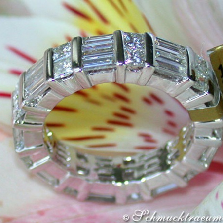 Splendid Diamond Eternity Ring