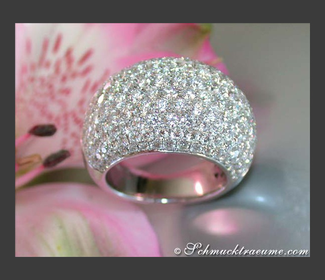 Heavy Diamond Pave Ring in White gold 18k Heavy Diamond Pave Ring in White gold 18k