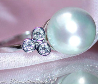 Timeless Southsea Pearl Ring with Diamonds in White gold 14k