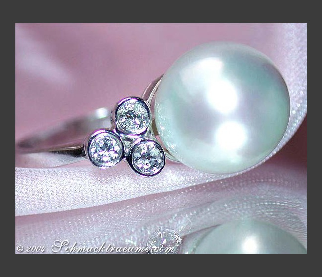 Timeless Southsea Pearl Ring with Diamonds in White gold 14k Timeless Southsea Pearl Ring with Diamonds in White gold 14k