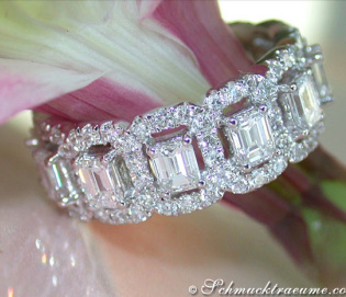 Magnificent Diamond Eternity Ring (Emerald & Brilliant Cut)