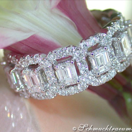 Magnificent Diamond Eternity Ring (Emerald & Brilliant Cut)