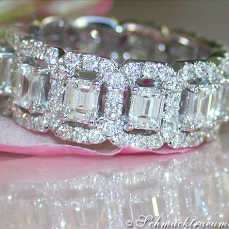 Magnificent Diamond Eternity Ring (Emerald & Brilliant Cut)