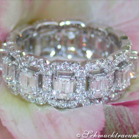 Magnificent Diamond Eternity Ring (Emerald & Brilliant Cut)
