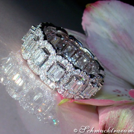 Magnificent Diamond Eternity Ring (Emerald & Brilliant Cut)