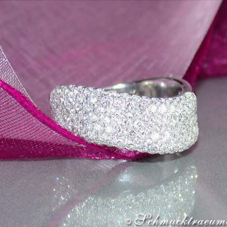 Curved Diamond Ring in White gold 18k