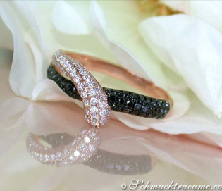 Beautiful Black & White Diamond Ring in Rose gold 14k