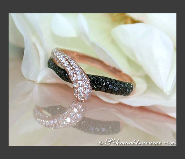 Beautiful Black & White Diamond Ring in Rose gold 14k Beautiful Black & White Diamond Ring in Rose gold 14k