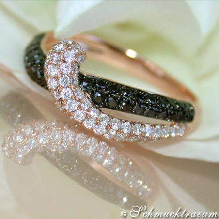Beautiful Black & White Diamond Ring in Rose gold 14k