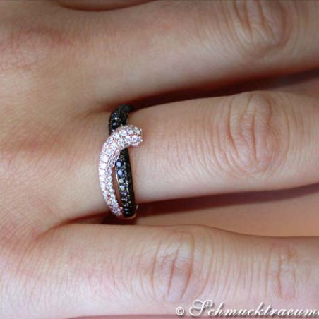 Beautiful Black & White Diamond Ring in Rose gold 14k