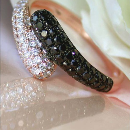 Enchanting Black & White Diamond Ring in Rose gold 14k