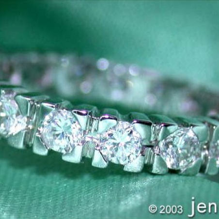 Precious Diamond Eternity Ring (1,35 ct.)