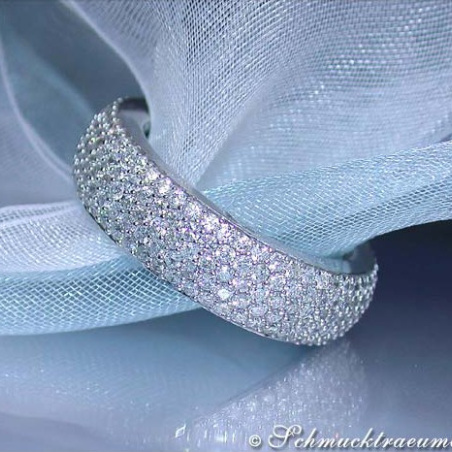 Attractive Diamond Eternity Ring in White gold 18k