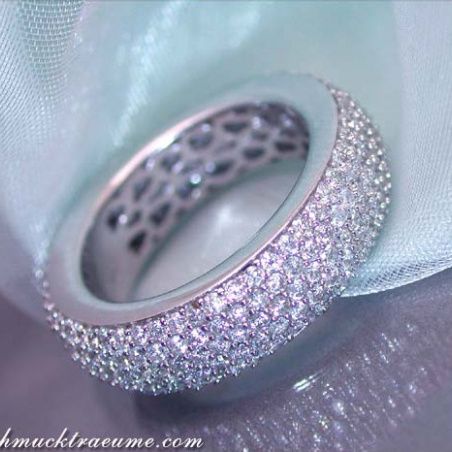 Attractive Diamond Eternity Ring in White gold 18k
