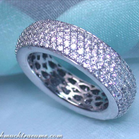 Attractive Diamond Eternity Ring in White gold 18k