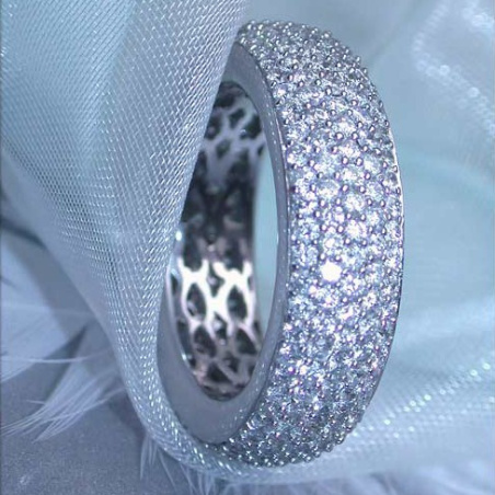 Attractive Diamond Eternity Ring in White gold 18k