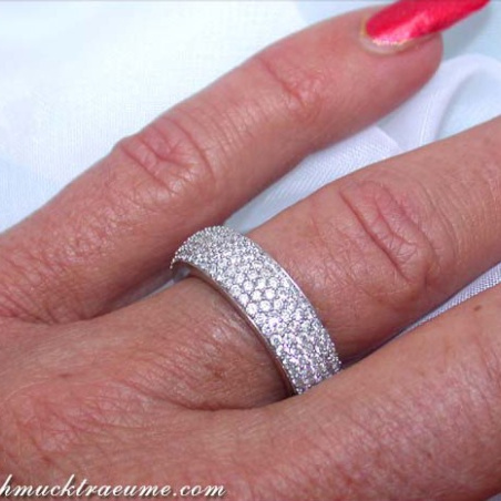 Attractive Diamond Eternity Ring in White gold 18k