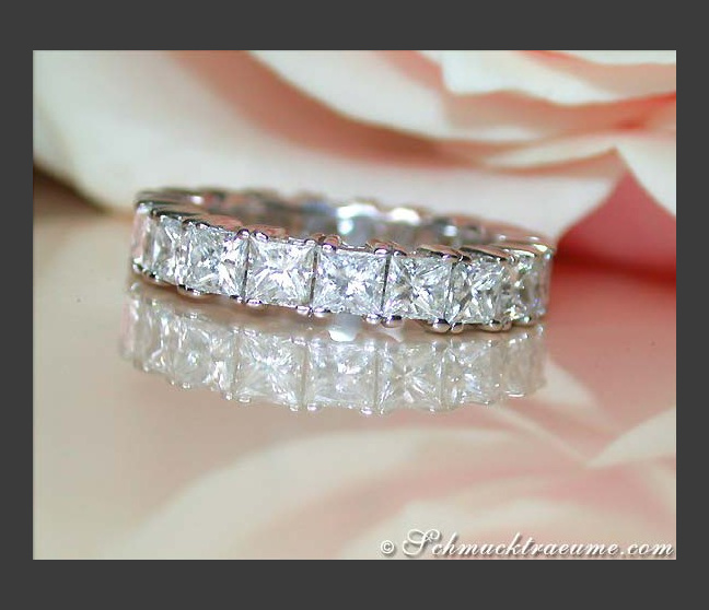 Top-class Diamond Eternity Ring (4,33 ct.) Top-class Diamond Eternity Ring (4,33 ct.)