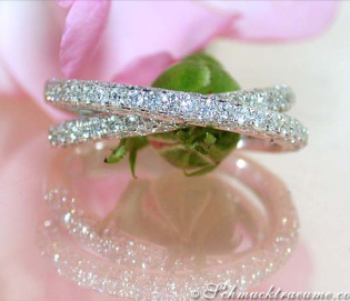 Beautiful Crossover Diamond Ring