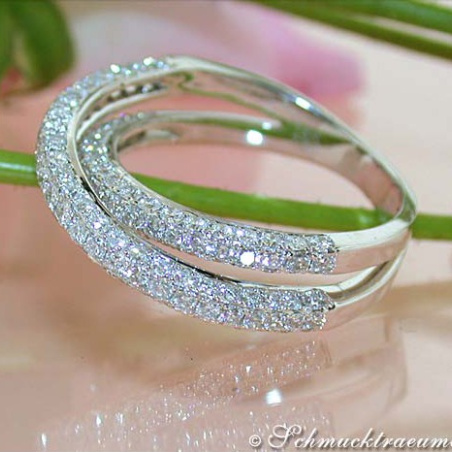 Beautiful Crossover Diamond Ring