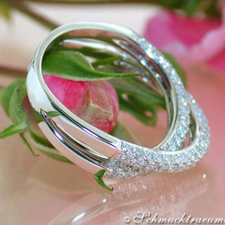 Beautiful Crossover Diamond Ring