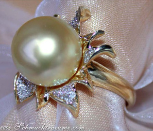 Pretty Golden Southsea Pearl Diamond Ring (Blossom Design)