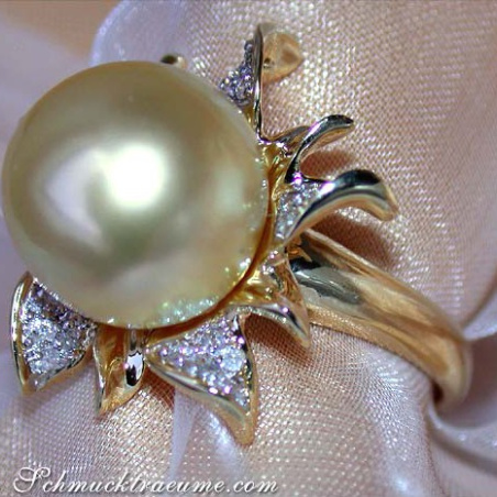 Pretty Golden Southsea Pearl Diamond Ring (Blossom Design)