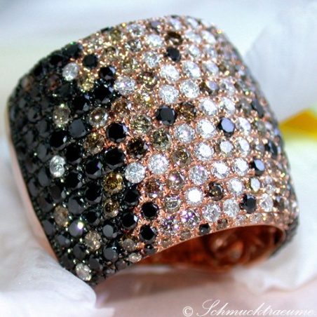 Stattlicher Ring mit schwarzen Diamanten, naturbraunen & weißen Brillanten