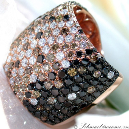 Stattlicher Ring mit schwarzen Diamanten, naturbraunen & weißen Brillanten