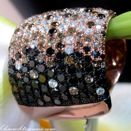 Stattlicher Ring mit schwarzen Diamanten, naturbraunen & weißen Brillanten