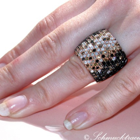 Stattlicher Ring mit schwarzen Diamanten, naturbraunen & weißen Brillanten