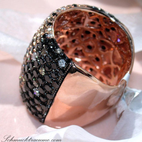 Stattlicher Ring mit schwarzen Diamanten, naturbraunen & weißen Brillanten