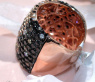 Stattlicher Ring mit schwarzen Diamanten, naturbraunen & weißen Brillanten