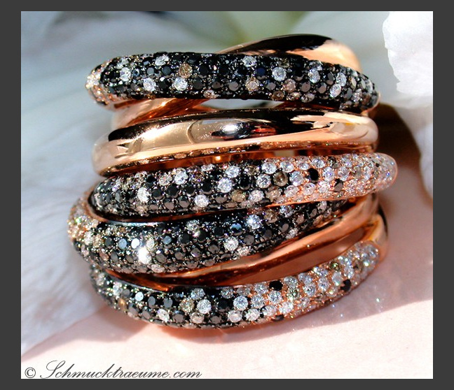 Opulent ring with black, natural brown & white diamonds Opulent ring with black, natural brown & white diamonds