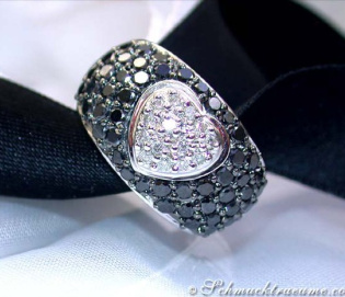 Attractive Black & White Diamond Heart Ring