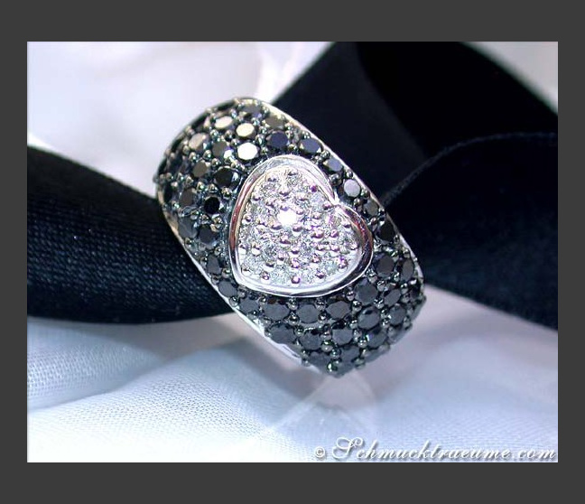 Attractive Black & White Diamond Heart Ring Attractive Black & White Diamond Heart Ring
