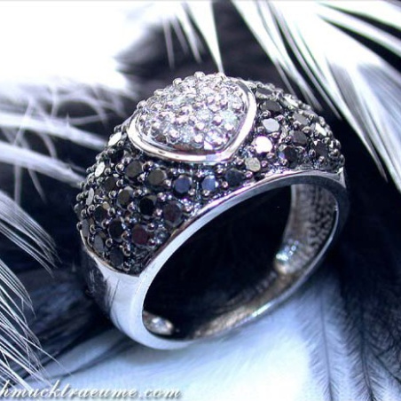 Attractive Black & White Diamond Heart Ring