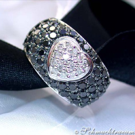 Attractive Black & White Diamond Heart Ring