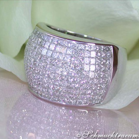 Opulent Princess Diamond Ring