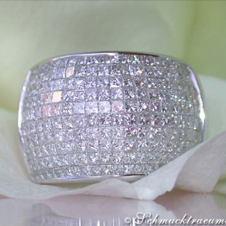 Opulent Princess Diamond Ring