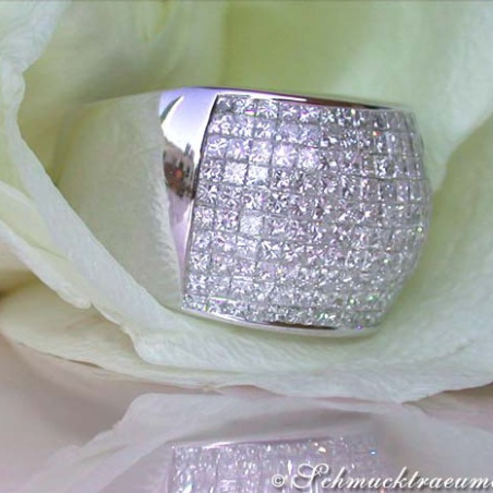Opulent Princess Diamond Ring