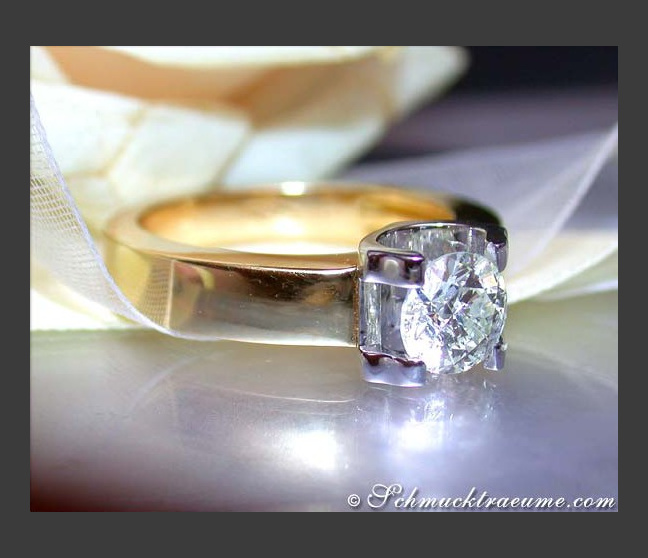 Excellent Diamond Solitaire Ring (1 ct.) Excellent Diamond Solitaire Ring (1 ct.)