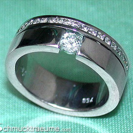 Attractive Diamond Solitaire Ring