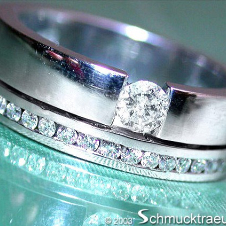 Attractive Diamond Solitaire Ring