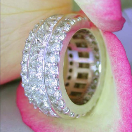 Glorious Diamond Eternity Ring (8,79 ct.)