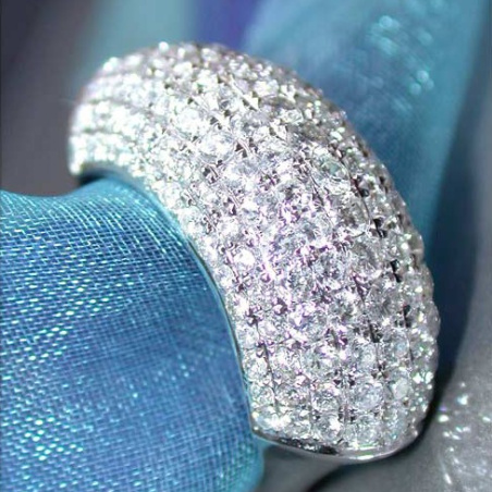 Exclusive Diamond Pavé Ring in White gold 18k