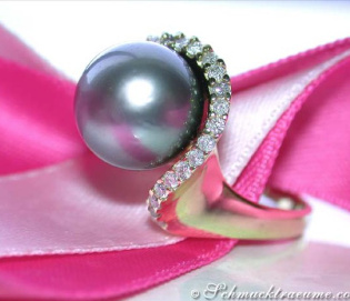 Precious Tahitian Pearl Ring with Diamond Collar in Yellow Gold