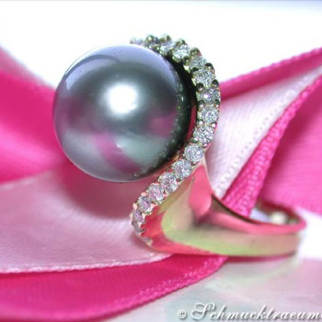 Edler Tahitiperle Ring mit Brillanten in Gelbgold